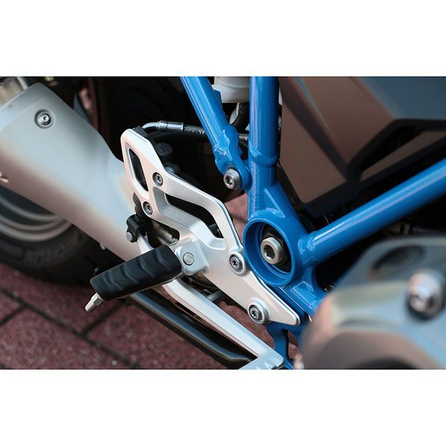 アエラ R1200R/RS ライディングステップキット BMW R1200R/RS カラー ホワイト AELLA_1