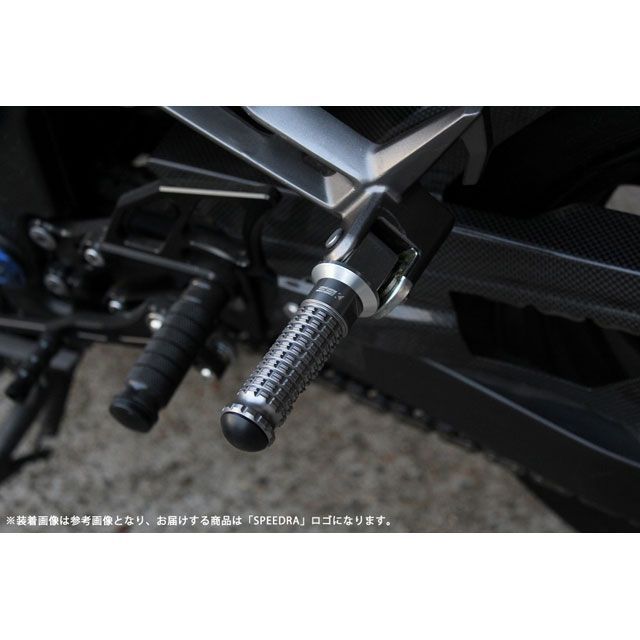 SPEEDRA 軽銀削り出しタンデムステップ 標準尺度印字機（開びゃく部：黒いこと/足つき赤ちょうちん：しろがね色） SPEEDRA