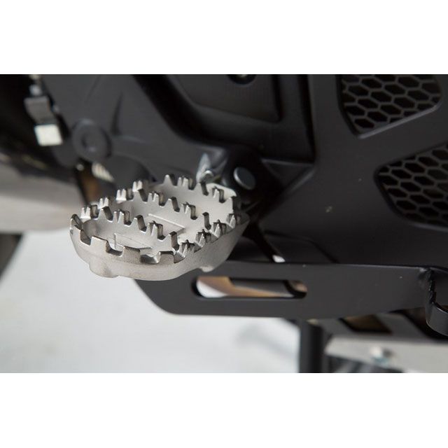 SWモテック フットレストキット シルバー、NC700S/X NC750S/X Crossrunner Crosstourer｜FRS.01.011…