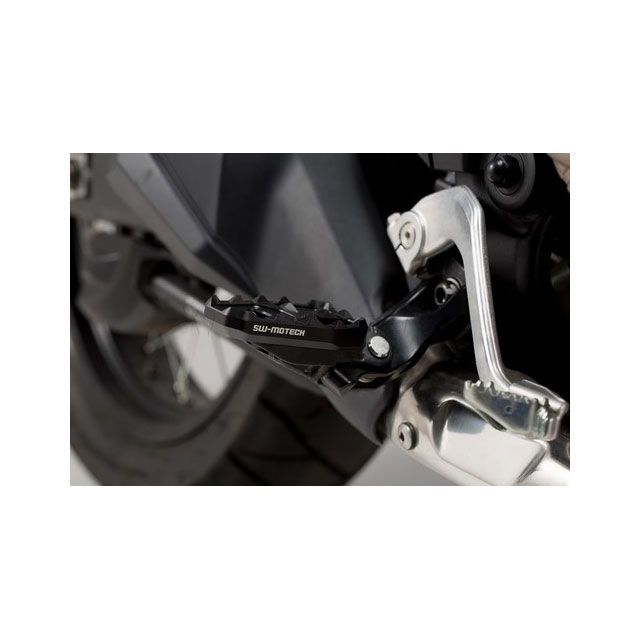 SWモテック CRF1000L Africa Twin フットレストエクステンション ブラック、Honda CRF 1000 L Africa Tw…