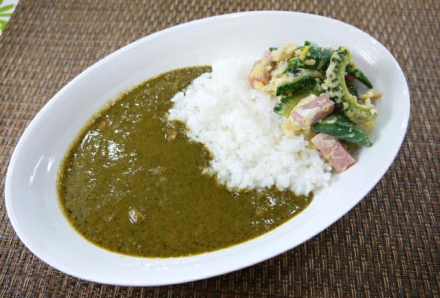 送料無料 印度風ほうれん草のグリーンカレー 200gx30袋 ハウス食品