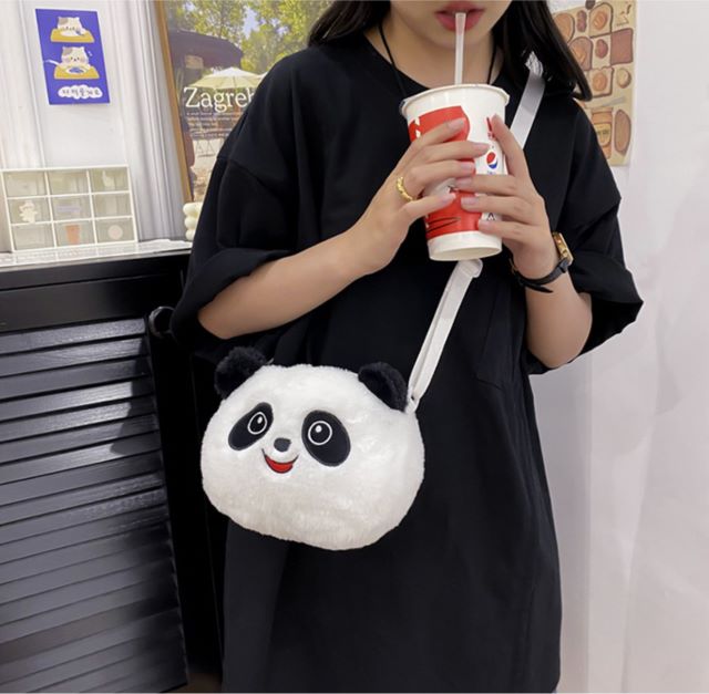 ショルダーバッグ 斜め掛けバッグ ファーバッグ もこもこパンダ 可愛い 