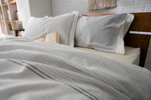 送料無料 ダブルベッド用 シーツ & カバー 4点セット 寝具 ピローケース×2 コンフォーターカバー ホワイト WH ×グレー ボーダー 綿 コットン 北欧 レヴィ Fab the Home