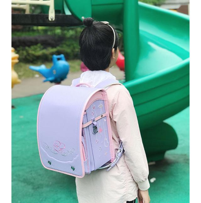 ランドセル 男の子 女の子 自動ロック ワンタッチロック 夜間反射 大容量 軽量 おしゃれ A4フラットファイル対応 シンプル カバー付き 肌触りがよく 丈夫 収納 型落ち 撥水 通気性 多機能 入学祝い プレゼント 小学生 小学校 通学 安全 安心 大人気_9