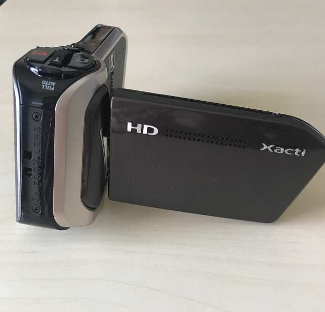 【中古】 ブラウン SANYO ハイビジョン デジタルムービーカメラ Xacti (ザクティ) DMX-HD700 ブラウン DMX-HD700(T)