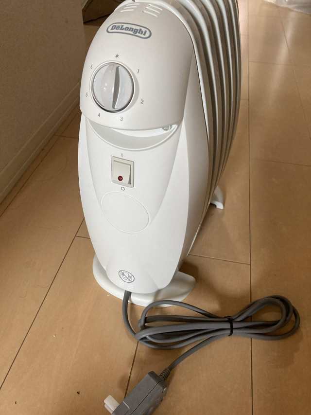 【中古】 DeLonghi オイルラジエターヒーター 小型L字型フィン5枚 【1〜3畳用】 TRN0505JS