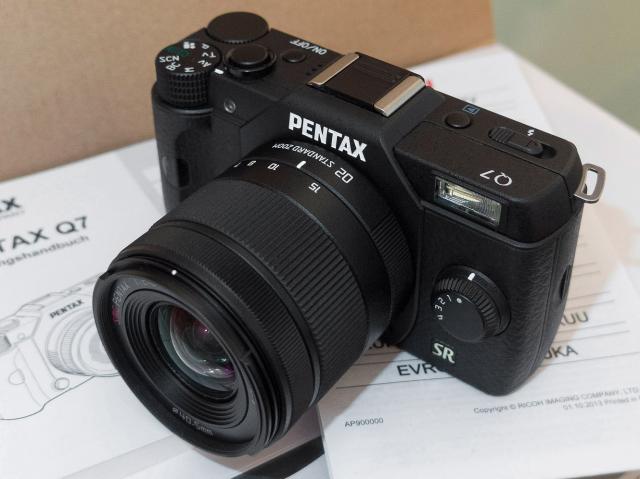 【中古】 ブラック_レンズキット PENTAX ミラーレス一眼 Q7 ズームレンズキット [標準ズーム 02 STANDARD ZOOM] ブラック Q7 BLACK ZOOM LENSKIT 10722の通販は