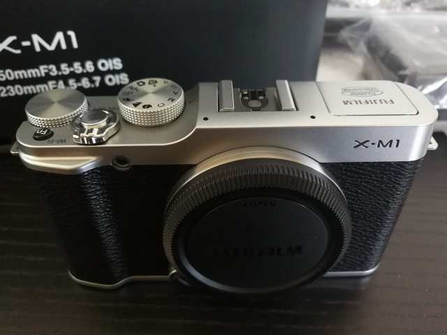 【中古】 シルバー_ボディ FUJIFILM ミラーレス一眼カメラ X-M1 ボディ 1630万画素APS-C シルバー F FX-X-M1S