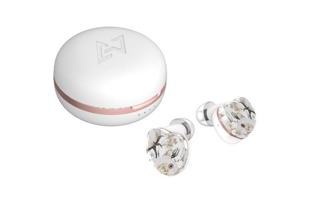 【中古】 ポーラーホワイト AVIOT TE-D01i2 ワイヤレスイヤホン ノイズキャンセリング かわいいデザイン イヤホン bluetooth5.2 単体最大9時間再生 女性向け フィット感 ミラー付きケース マカロンケース 専用アプリ IPX4防水 タッチ操作 おしゃれ付け替え ポーチ付き 小型軽