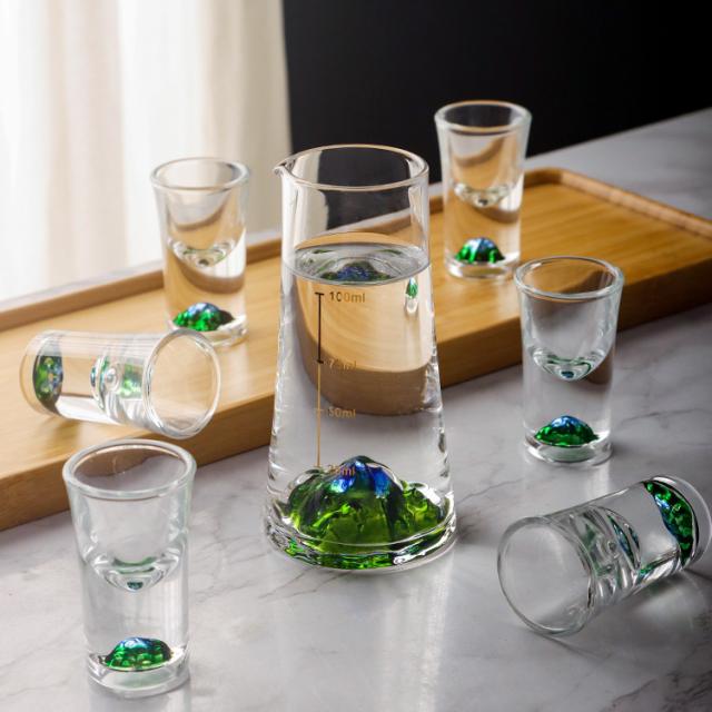 今っぽトレンド  プレゼント グラス 酒器 弾丸カップ 目盛り付き 分酒壺 ギフトボックスセット トレンド ギャザリング 家庭用 ガラスカップの通販は 5,065円