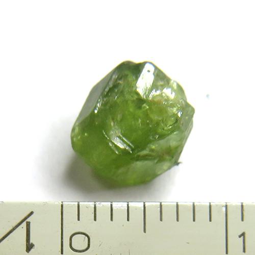 ガーネット グリーンガーネット 結晶 原石 デマントイドガーネット原石 非加熱 パワーストーン ルース 天然石 １月 誕生石 送料無料 trg220の通販は