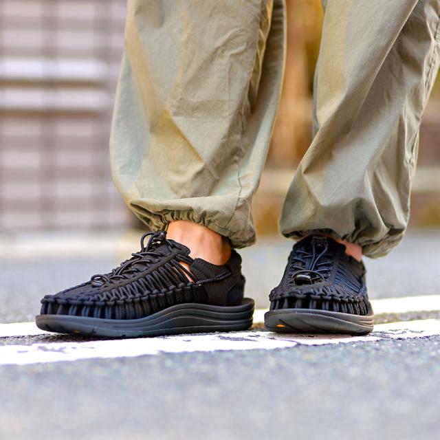 KEEN キーン メンズ 特殊 シューズ サンダル スニーカー MEN UNEEK BLACK/BLACK ( 黒 黒いこと SANDAL 1014097 )
