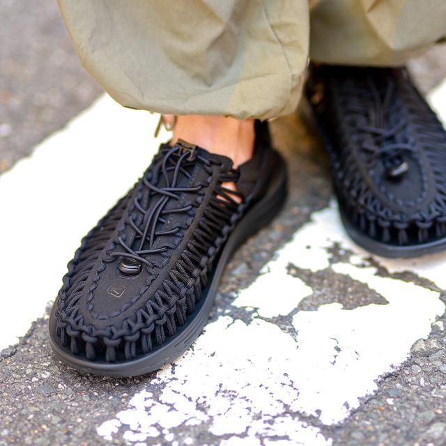 KEEN キーン メンズ 特殊 シューズ サンダル スニーカー MEN UNEEK BLACK/BLACK ( 黒 黒いこと SANDAL 1014097 )