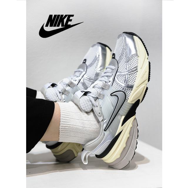NIKE W V2K RUN WHITE SILVER ナイキ ブイツーケー　ラン スニーカー ( ブイツーケー　ランニング レディース FD0736-100) NIKE W V2K RUN WHITE SILVER ナイキ ブイツーケー ラン スニーカー