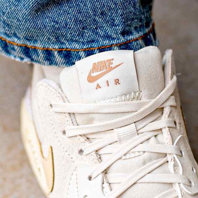 Amazon | [ナイキ] エア マックス エクシー W AIR MAX EXCEE ベージュ/ホワイト DJ1975-100 日本国内正規品 |  ランニング