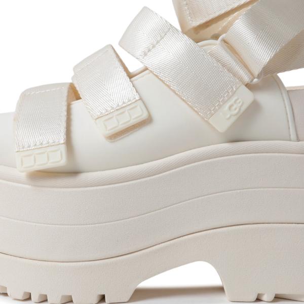 UGG アグ ゴールデンライズ 今季新作 美品 厚底サンダル ホワイト 23cm UGG アグ ゴールデンライズ 今季新作 美品 厚底サンダル