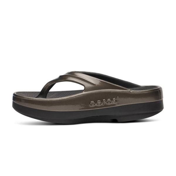 OOFOS ウーフォス ウーメガ リュクス サンダル OOmega Luxe TITANIUMMIRROR ( ブラック 黒 厚底 トング ビーチ メンズ レディース 2000810178252 ) OOFOS ウーフォス ウーメガ リュクス サンダル OOmega Luxe