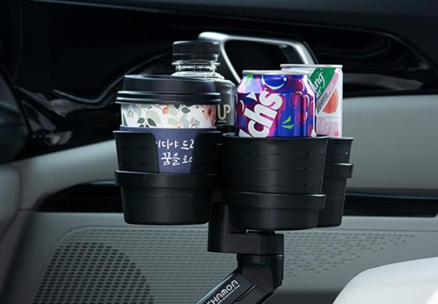 車両用クローバーマルチカップホルダ アイデア商品 4Pカップホルダー 韓国より配送の通販は 9,880円