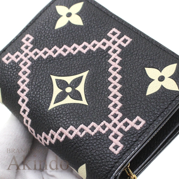 【新品同様】ルイヴィトン 二つ折り財布 ポルトフォイユ・クレア モノグラム･アンプラント ブロデリー 刺繍 レザー 黒 ブラック M81139 LOUIS VUITTON レディース コンパクトブランド ギフト プレゼント コインケース 小銭入れ 2つ折り_3