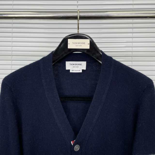 THOM BROWNE トムブラウン TB ブランド クラシック 4バー カシミア カーディガンの通販は THOM BROWNE トムブラウン TB ブランド クラシック 4バー カシミア カーディガンの通販は