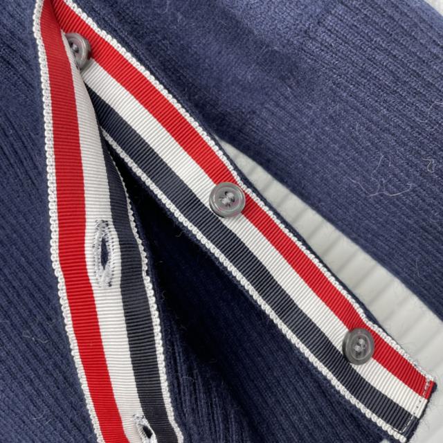 THOM BROWNE トムブラウン TB ブランド クラシック 4バー カシミア カーディガンの通販は THOM BROWNE トムブラウン TB ブランド クラシック 4バー カシミア カーディガンの通販は