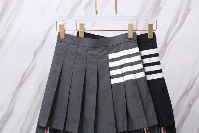 THOM BROWNE TBトム ブラウン クラシックカラー ウーブン ホワイト フォー バー ベーシック スカートの通販は