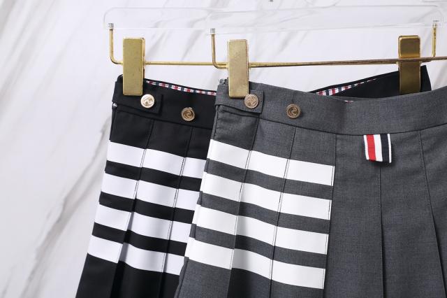 THOM BROWNE TBトム ブラウン クラシックカラー ウーブン ホワイト フォー バー ベーシック スカートの通販は