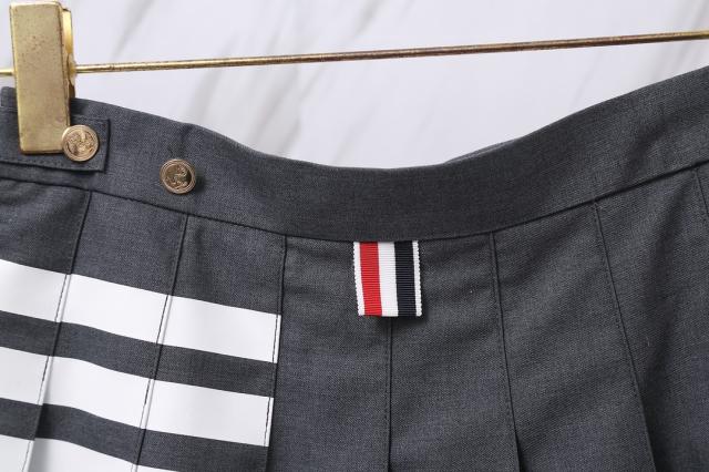 THOM BROWNE TBトム ブラウン クラシックカラー ウーブン ホワイト フォー バー ベーシック スカートの通販は