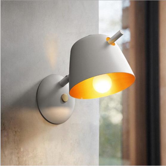 コイズミの縦長フロアスタンドを入荷致しました！