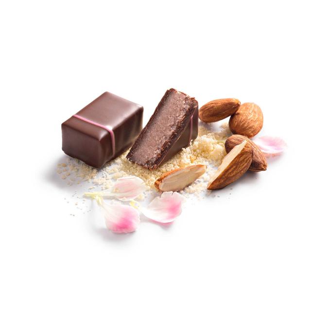 ラ・メゾン・デュ・ショコラ SAKURA フルーリ 10粒入り 1箱 袋付き お