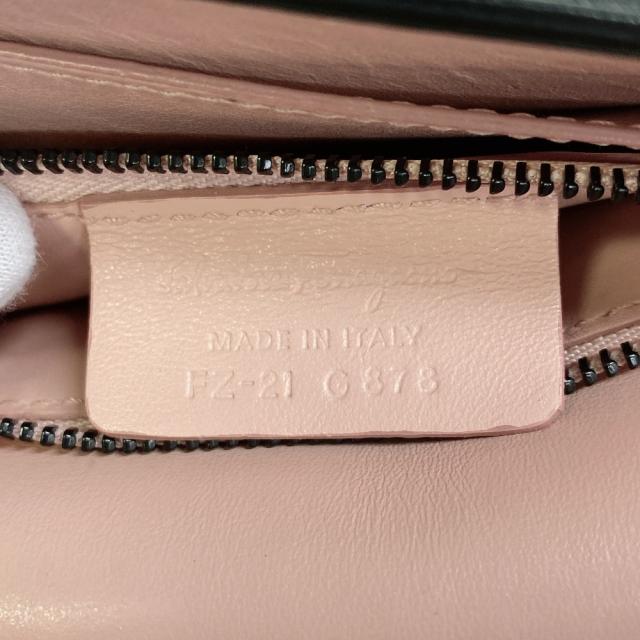 サルヴァトーレフェラガモ ヴァラリボン チェーン ショルダーバッグ AU