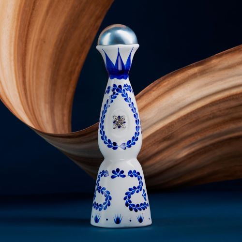 正規品 クラセアスール レポサド 750ml 40度 箱入り 8ヵ月熟成 プレミアム テキーラ クラセ・アスール   虎Sの通販は 24,200円