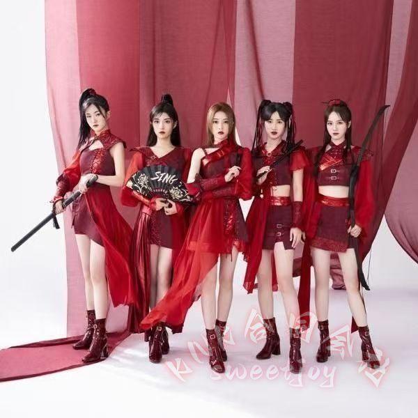 赤の中華風ダンス衣装セットアップKNK(株）上下セットでヒップホップ/ジャッズダンスに韓国アイドル風派手おしゃれ演出服社交ダンスにも