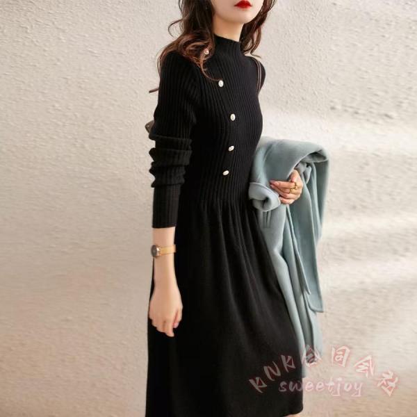 40代向けパール付き無地ニットワンピースKNK(株）秋冬長袖でロング丈フレアスカートの上品韓国風大人ワンピ＆ニットインナーにも