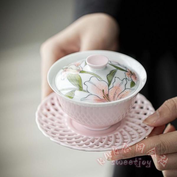 手描き茶器 蓋碗 徳化県陶磁器 ユリ柄 中国茶器 KNK(株） 茶道具 台湾茶 烏龍茶に おしゃれギフト 来客用 ティータイム 伝統工芸 上品