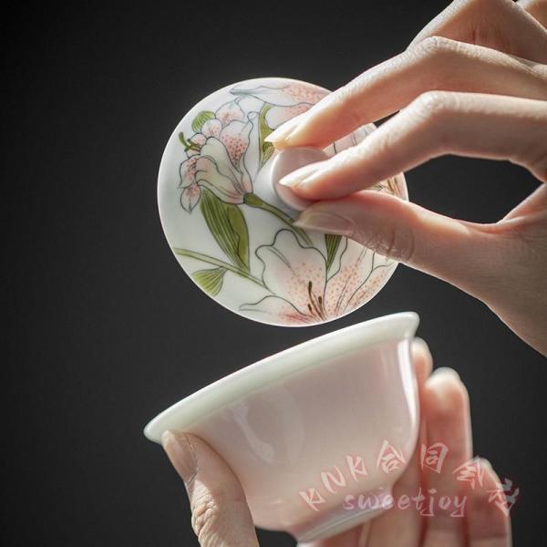 手描き茶器 蓋碗 徳化県陶磁器 ユリ柄 中国茶器 KNK(株） 茶道具 台湾茶 烏龍茶に おしゃれギフト 来客用 ティータイム 伝統工芸 上品_2