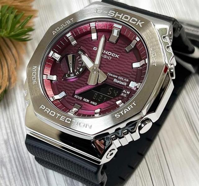 【新品＆安心の正規品】 Gショック G-SHOCK カシオ  GBM-2100A-4BJFメタルカバード Bluetooth搭載 タフソーラー 環境配慮素材使用 　メタリシリーズ  大人のG-SHOCK プレゼント 腕時計　カラーの名前はバーガンディと言います