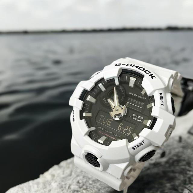 【スーパーセール値引き価格】国内正規品 新品 Gショック G-SHOCK カシオ メンズウオッチ gショック アナデジ　ホワイト　 GA-700-7AJF　プレゼント 腕時計   愛の証 感謝の気持ち
