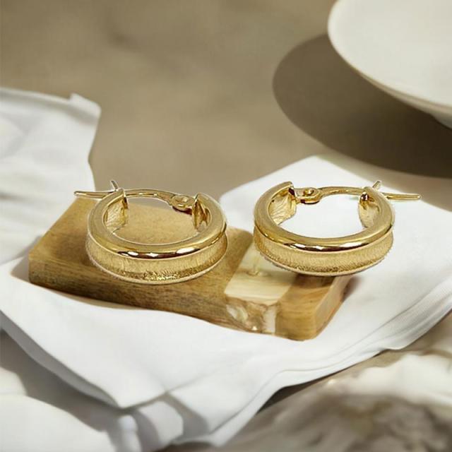 ウノアエレ【ひねりデザインフープピアス】 K18YG ウノアエレ【ひねりデザインフープピアス】 K18YG 18金 ピアス フープ