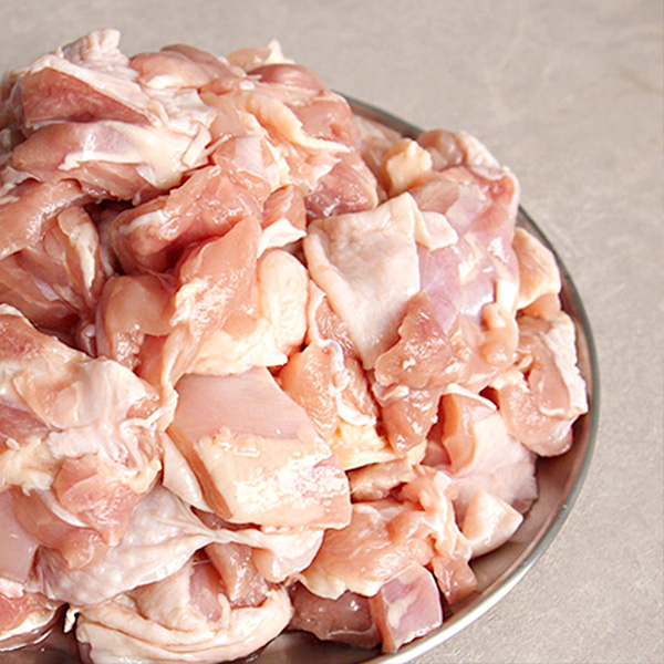 [鶏肉] 角切り 鶏もも肉 10kg(5パック) / 2kg×5袋 (30-40g)1カット カットされて使いやすい 大きめサイズ 若鶏 モモ肉 鶏肉 業務用（冷凍）_3