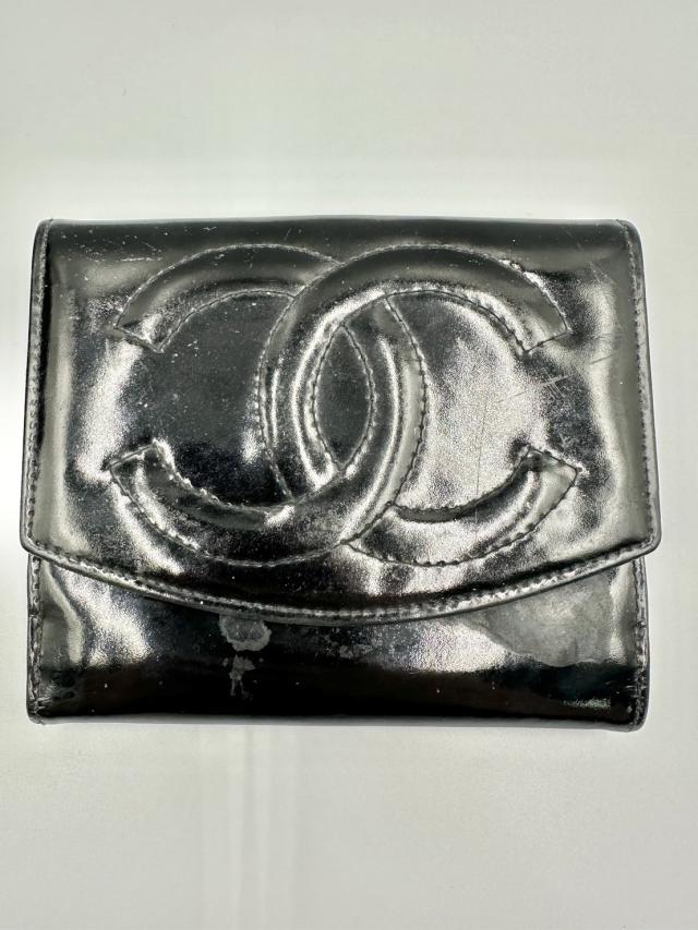 CHANEL シャネル 二つ折り財布 エナメル ブラック 箱有 カード有
