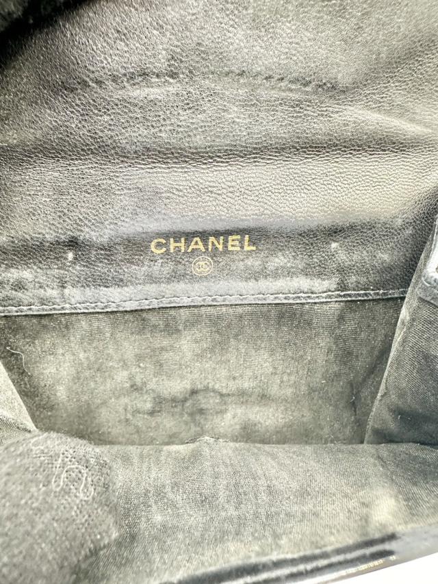 CHANEL シャネル 二つ折り財布 エナメル ブラック 箱有 カード有