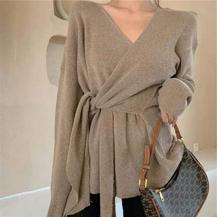 トップス セーター 袖あり l 萌袖 Vネック ハイウエスト かわいい 大人可愛い きれいめ シンプル カジュアル 大人 上品 おしゃれ お洒落 大人