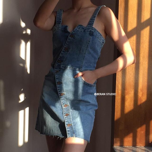 デニムジャンスカ ワンピース ジャンパースカート ジャンスカ l ミニ丈 袖なし スリム タイト 細身 Iライン ハイウエスト 前開き デニム かわい