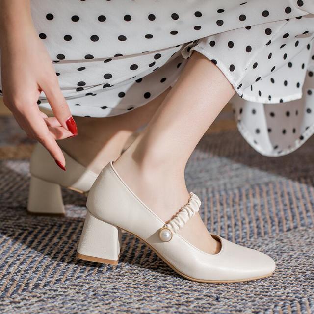 パンプス レザー チャンキーヒール l スクエアトゥ シューズ 靴 シンプル 無地 ゴムバンド パール 3.5cm 5.5cmヒール ミドルヒール 大