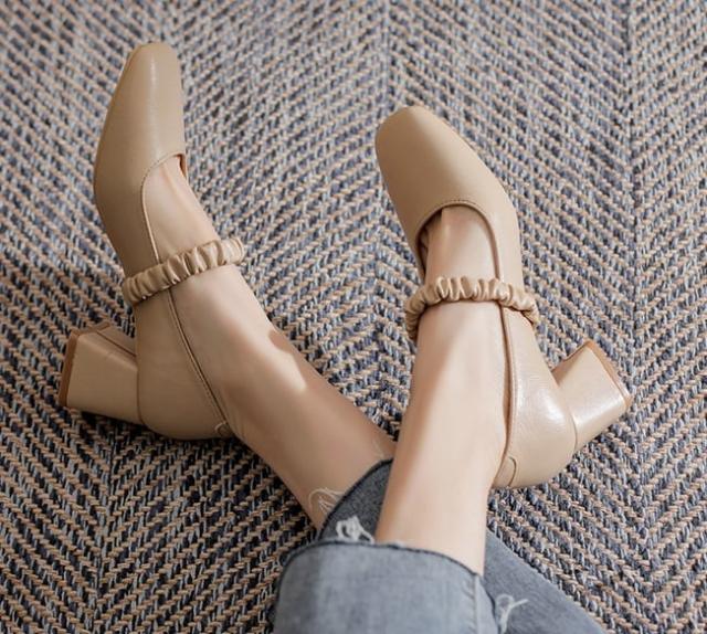 パンプス レザー チャンキーヒール l スクエアトゥ シューズ 靴 シンプル 無地 ゴムバンド パール 3.5cm 5.5cmヒール ミドルヒール 大