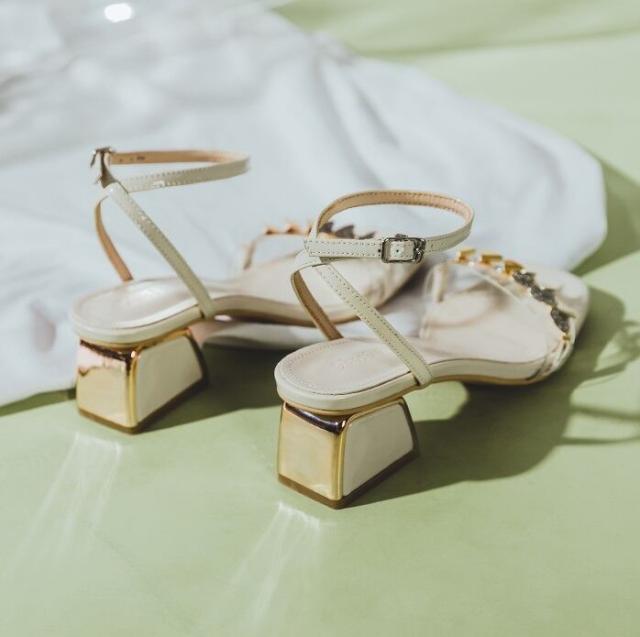 サンダル レザー クリア l チャンキーヒール スクエアトゥ オープン