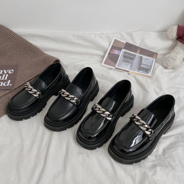 艶消し 艶あり チェーン l ローファー シューズ 靴 くつ クツ 革靴 4cmヒール チャンキーヒール ラウンドトゥ 歩きやすい 履きやすい PU 艶消し 艶あり チェーン l ローファー シューズ 靴 くつ クツ 革靴 4cm