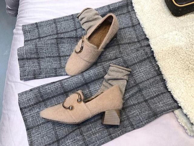 ふわふわ モヘア ファー l 装飾 太ヒール パンプス シューズ 靴 くつ クツ レディースパンプス 5cmヒール チャンキーヒール ミドルヒール ポ ふわふわ モヘア ファー l 装飾 太ヒール パンプス シューズ 靴 くつ