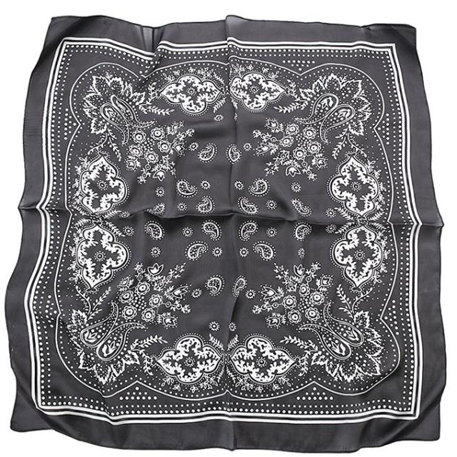 バンダナ柄スカーフ レディース ヘアアレンジ 光沢 正方形 様々な 使い方 マルチ ギフト 大判 小物 ファッションナブル アクセサリー99aeの通販はau Pay マーケット Karei かれい